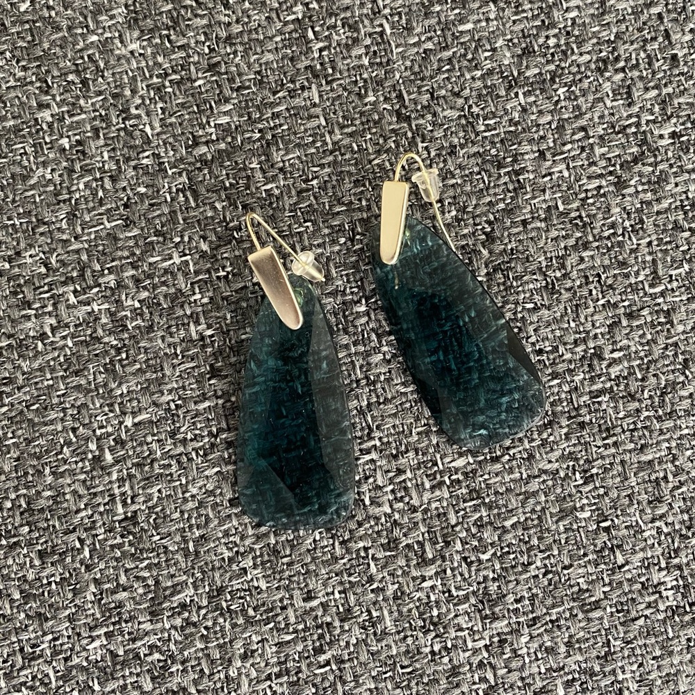 Kendra Scott drop earrings